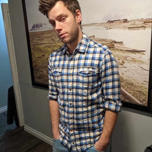 A vibrant plaid Hugo Boss button up - Picture 2 of 2